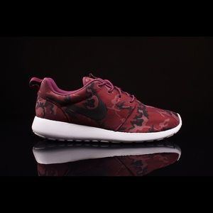 roshe burgundy